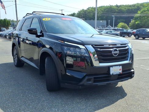 Certified 2023 Nissan Pathfinder SV w/ SV Premium Package AWD/4WD image 3