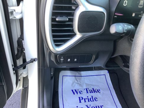 Used 2024 Kia Soul LX image 12