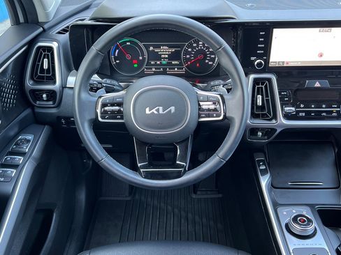Used 2024 Kia Sorento EX image 11