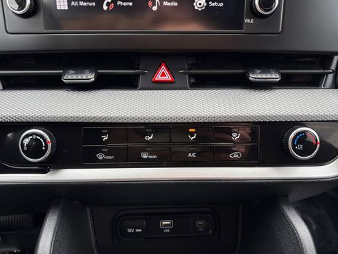 Certified 2025 Kia Sportage LX image 29