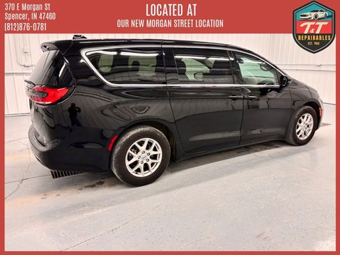 Used 2024 Chrysler Pacifica Touring-L FWD image 9