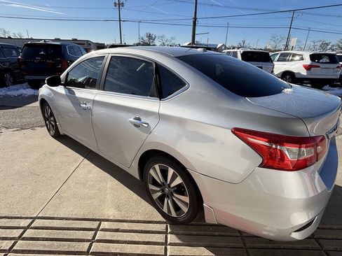 Used 2017 Nissan Sentra SL w/ SL Premium Technology Package FWD image 9