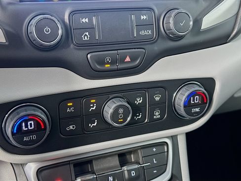 Used 2022 GMC Terrain SLT w/ Infotainment Package II FWD image 16