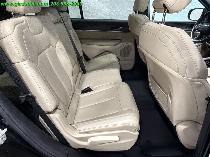 Used 2023 Jeep Grand Cherokee L Limited AWD/4WD image 10