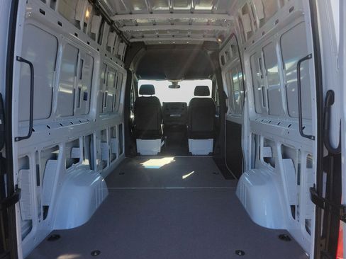 Used 2025 Mercedes-Benz Sprinter 2500 image 27