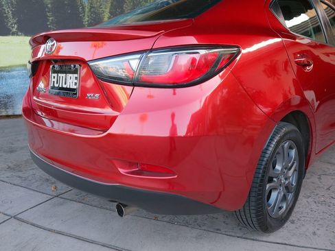 Used 2019 Toyota Yaris XLE image 35