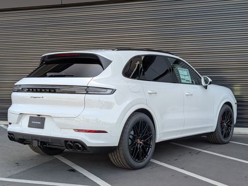 New 2026 Porsche Cayenne S image 9