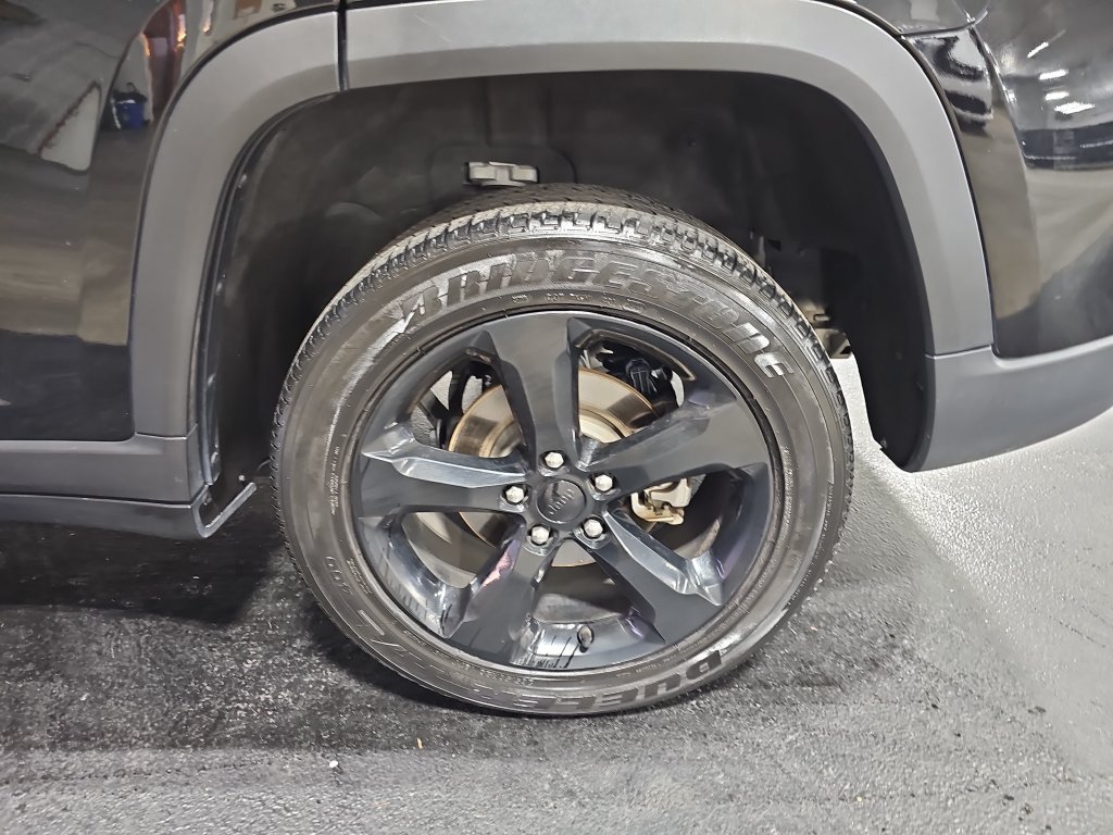 Used 2024 Jeep Grand Cherokee Altitude AWD/4WD image 33