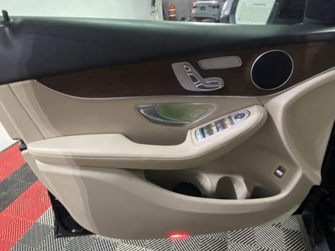 Used 2022 Mercedes-Benz GLC 300 4MATIC image 20