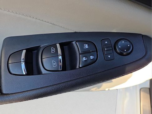 Used 2023 Nissan Maxima Platinum w/ Sport Mat Group FWD image 15