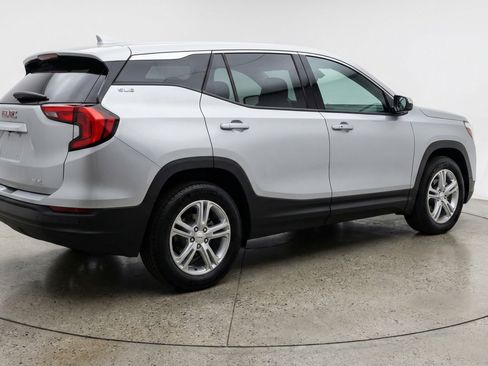 Used 2024 GMC Terrain SLE FWD image 9