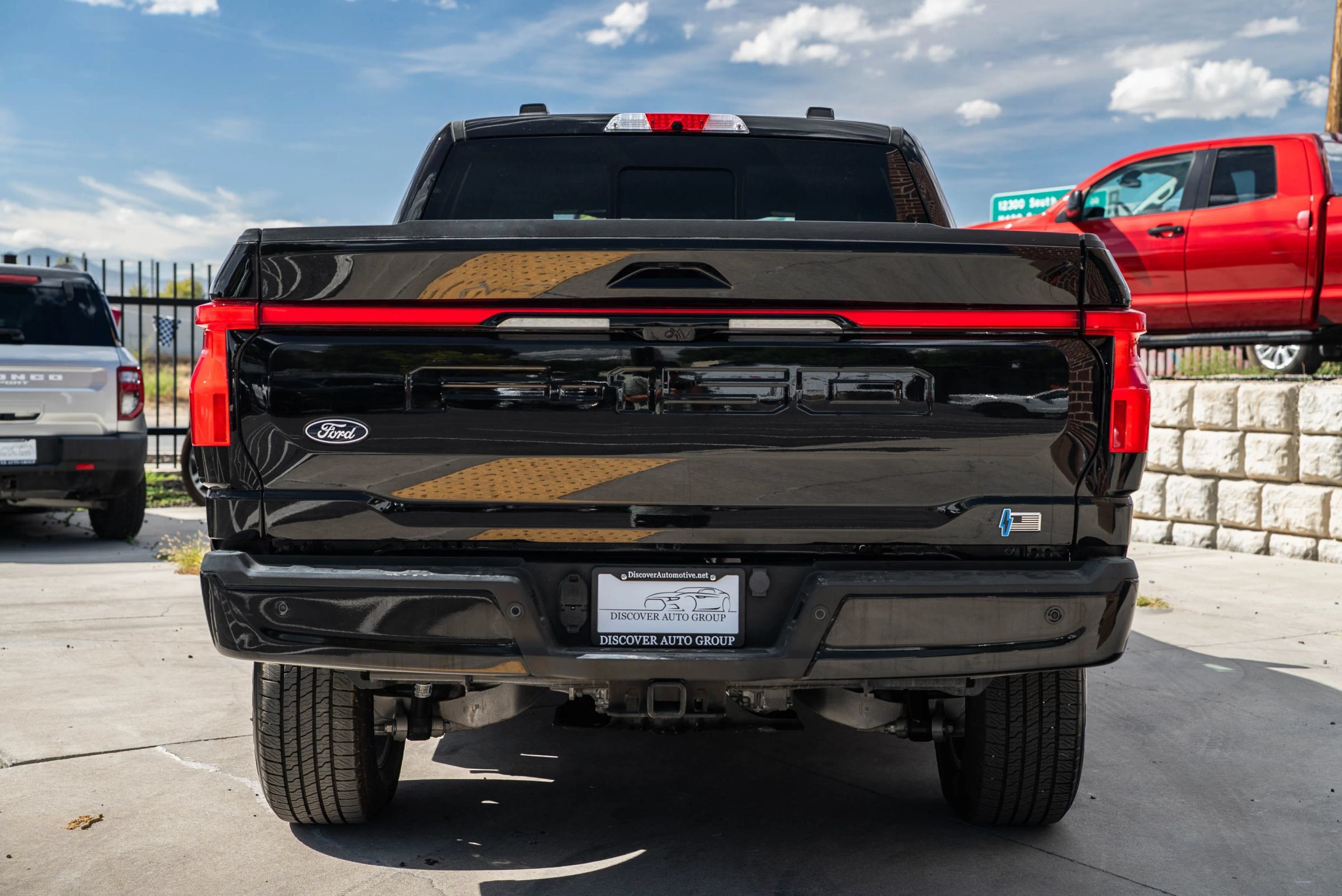 Used 2025 Ford F150 Lightning Lariat AWD/4WD image 5
