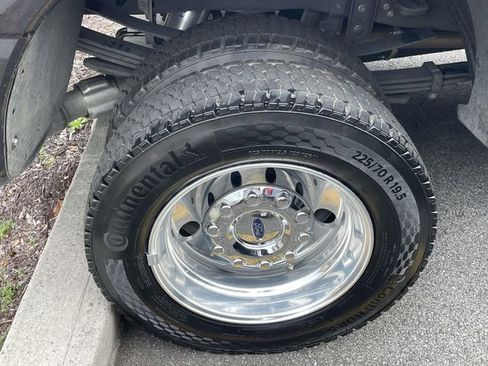 Used 2024 Ford F450 Platinum w/ FX4 Off-Road Package image 4