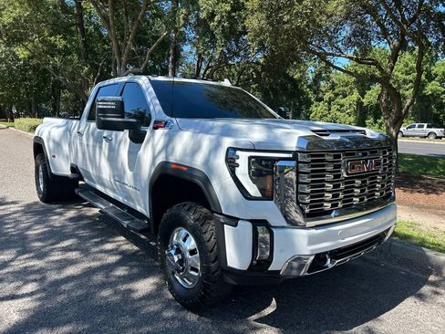 Used 2025 GMC Sierra 3500 Denali w/ Denali Reserve Package AWD/4WD image 4