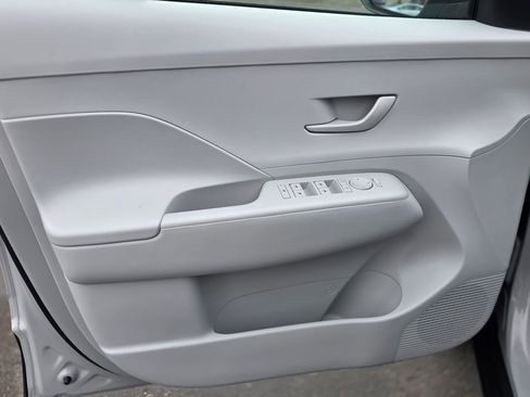 Certified 2025 Hyundai Kona SE FWD image 20