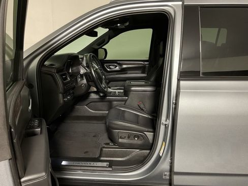 Used 2024 Chevrolet Suburban Z71 w/ Luxury Package AWD/4WD image 22