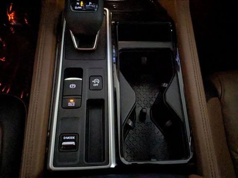 Used 2022 Nissan Pathfinder Platinum w/ Cargo Package FWD image 12