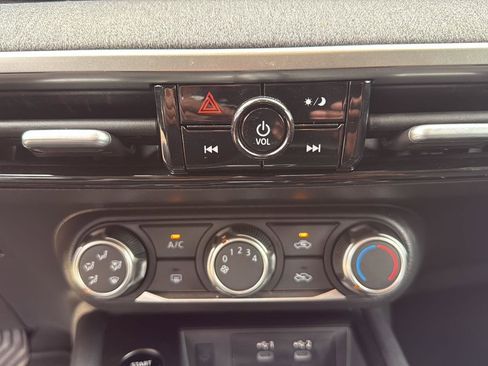 Used 2025 Nissan Kicks SV image 17