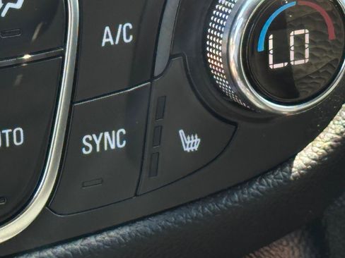 Used 2021 Chevrolet Equinox LT FWD image 16
