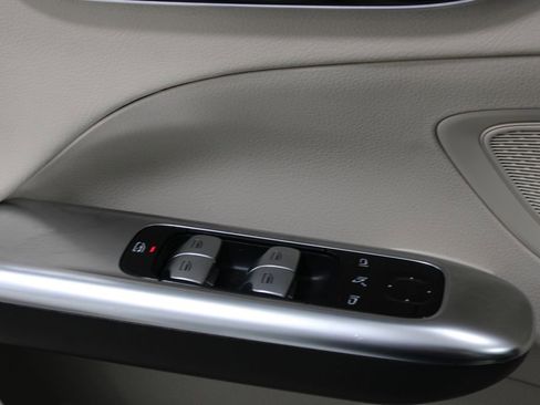 Used 2025 Mercedes-Benz C 300 4MATIC Sedan image 23