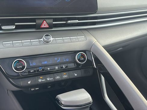 Used 2025 Hyundai Elantra SEL FWD image 20