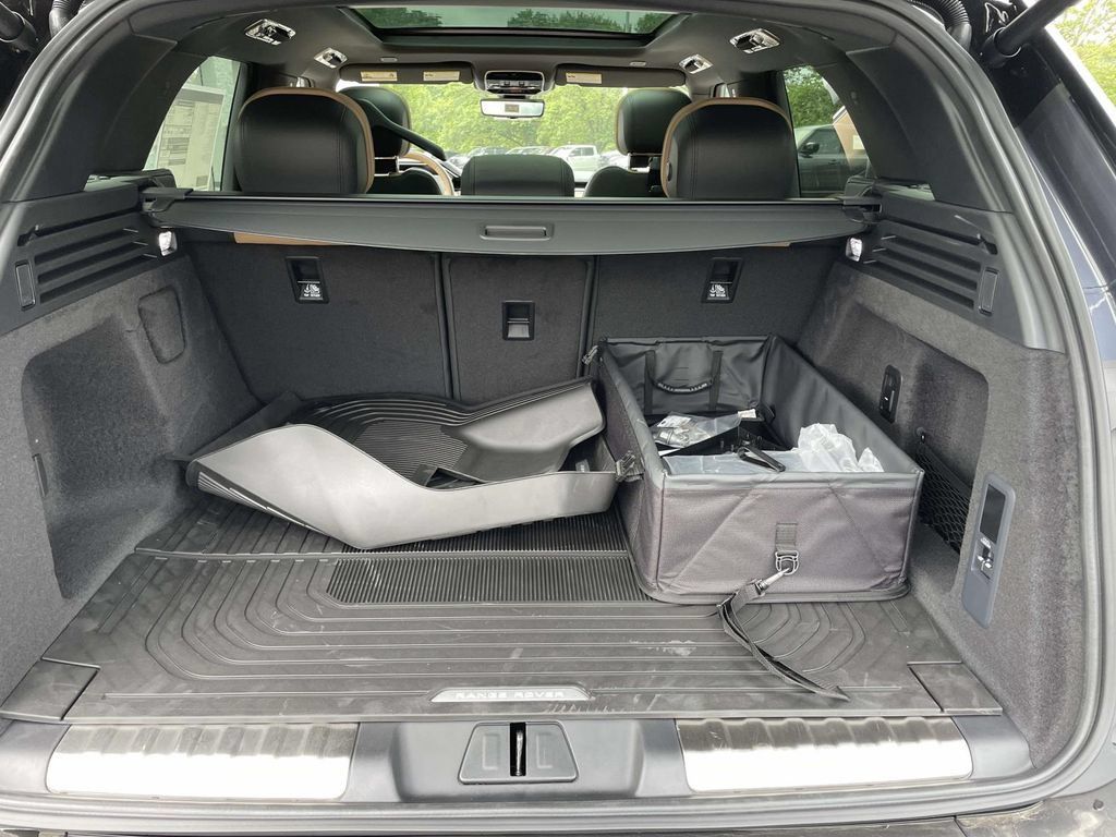 New 2026 Land Rover Range Rover Sport Dynamic SE AWD/4WD image 17