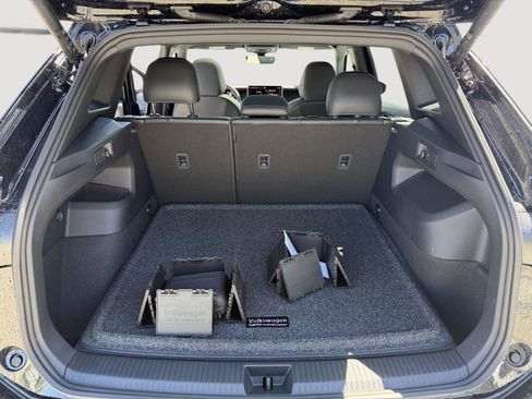 New 2026 Volkswagen Tiguan SE R-Line AWD/4WD image 11