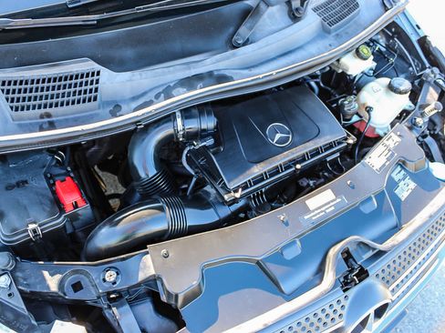 Used 2018 Mercedes-Benz Metris Passenger image 25