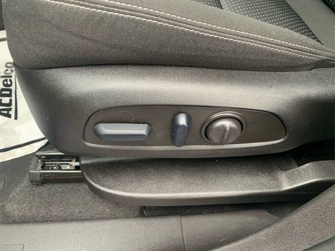 Used 2023 GMC Terrain SLE w/ Driver Convenience Package image 39