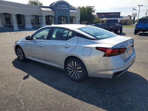 Used 2024 Nissan Altima 2.5 SV image 3