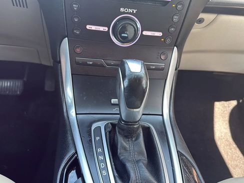 Used 2015 Ford Edge Titanium w/ Technology Package FWD image 13