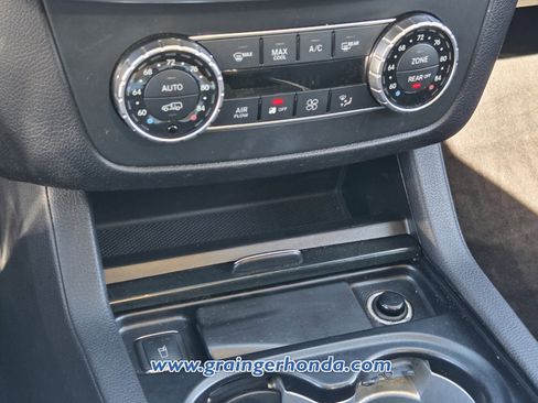 Used 2016 Mercedes-Benz GL 550 4MATIC image 25