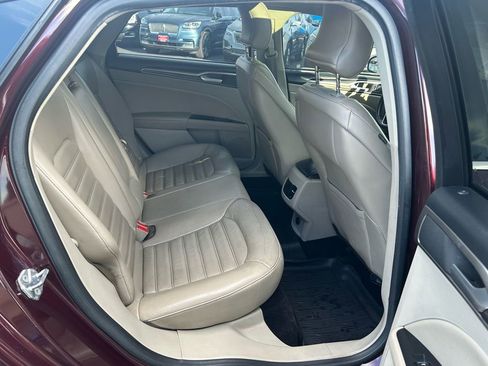 Used 2017 Ford Fusion SE w/ Fusion SE Technology Package image 9