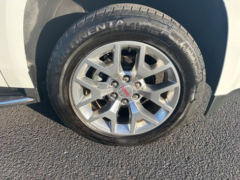 Used 2018 GMC Yukon XL SLT image 45