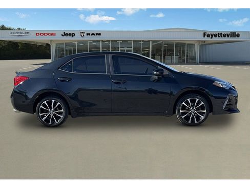 Used 2018 Toyota Corolla XSE image 2