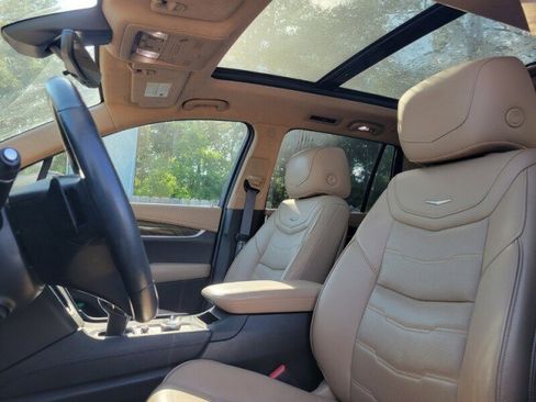 Used 2020 Cadillac XT6 Premium Luxury w/ Platinum Package FWD image 11