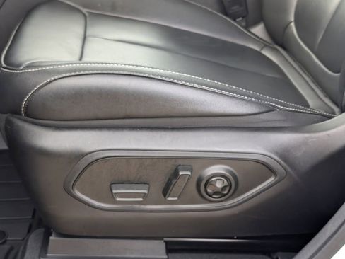 Used 2024 Jeep Grand Cherokee L Limited image 11