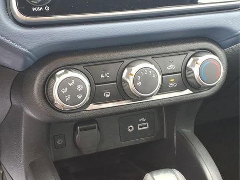 Used 2023 Nissan Versa SV image 8