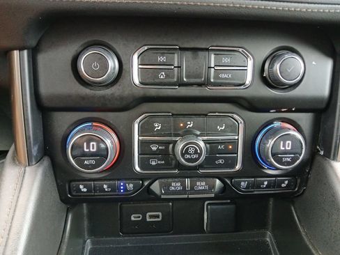 Used 2023 Chevrolet Tahoe High Country AWD/4WD image 21