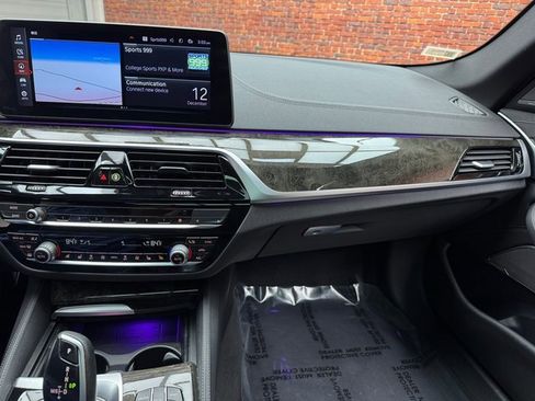 Certified 2022 BMW M550i xDrive w/ Premium Package image 17