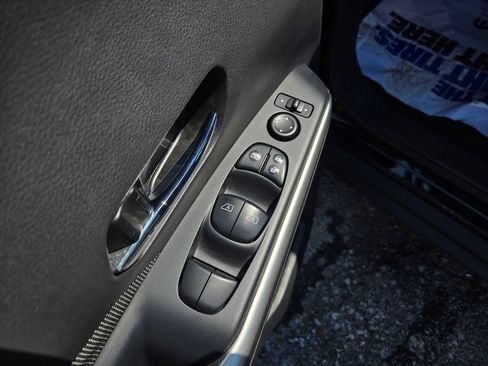 Used 2020 Nissan Kicks SV FWD image 12