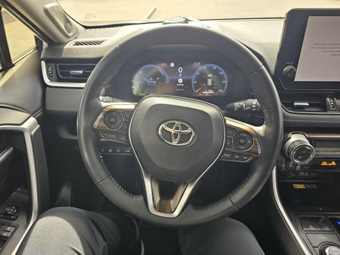 Used 2023 Toyota RAV4 Limited image 18
