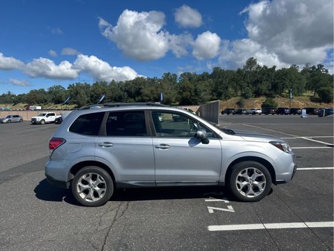Used 2018 Subaru Forester 2.5i Touring AWD/4WD image 4