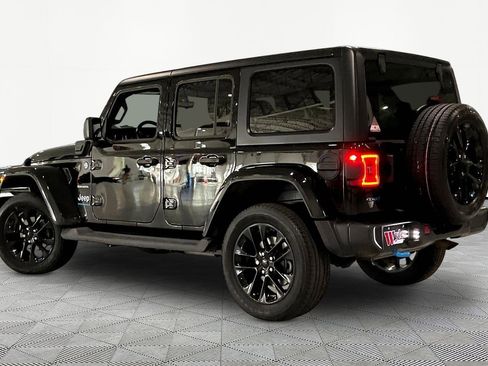Used 2023 Jeep Wrangler Sahara w/ Cold Weather Group AWD/4WD image 4