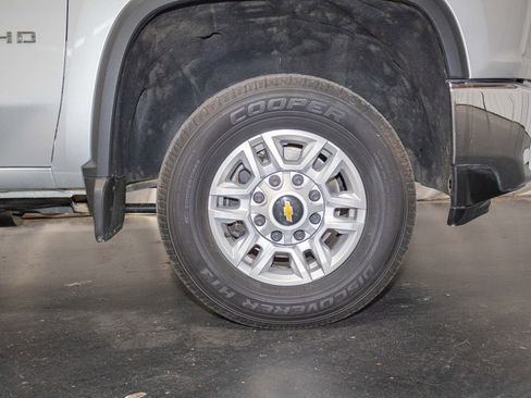 Used 2022 Chevrolet Silverado 2500 LT w/ Convenience Package AWD/4WD image 7