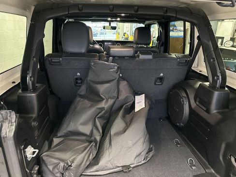 Used 2022 Jeep Wrangler Unlimited Sahara 4xe image 17