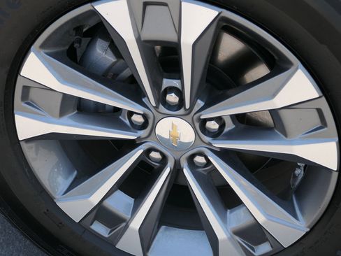 Used 2026 Chevrolet Equinox LT FWD image 9