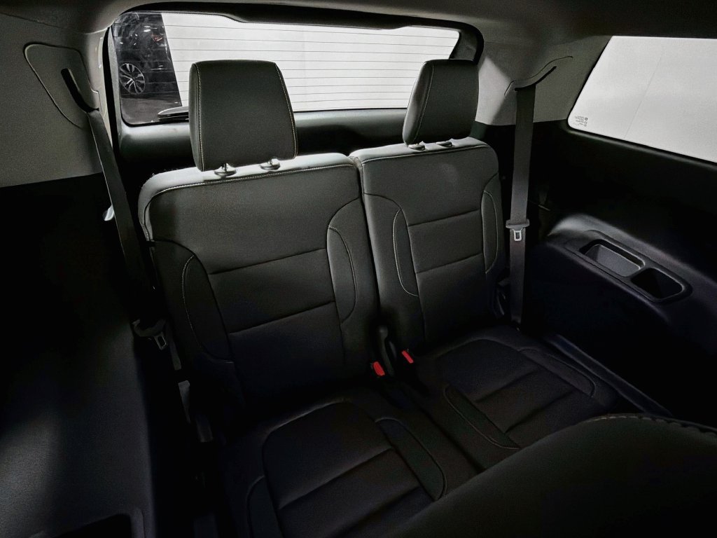 Used 2023 GMC Acadia SLT FWD image 34