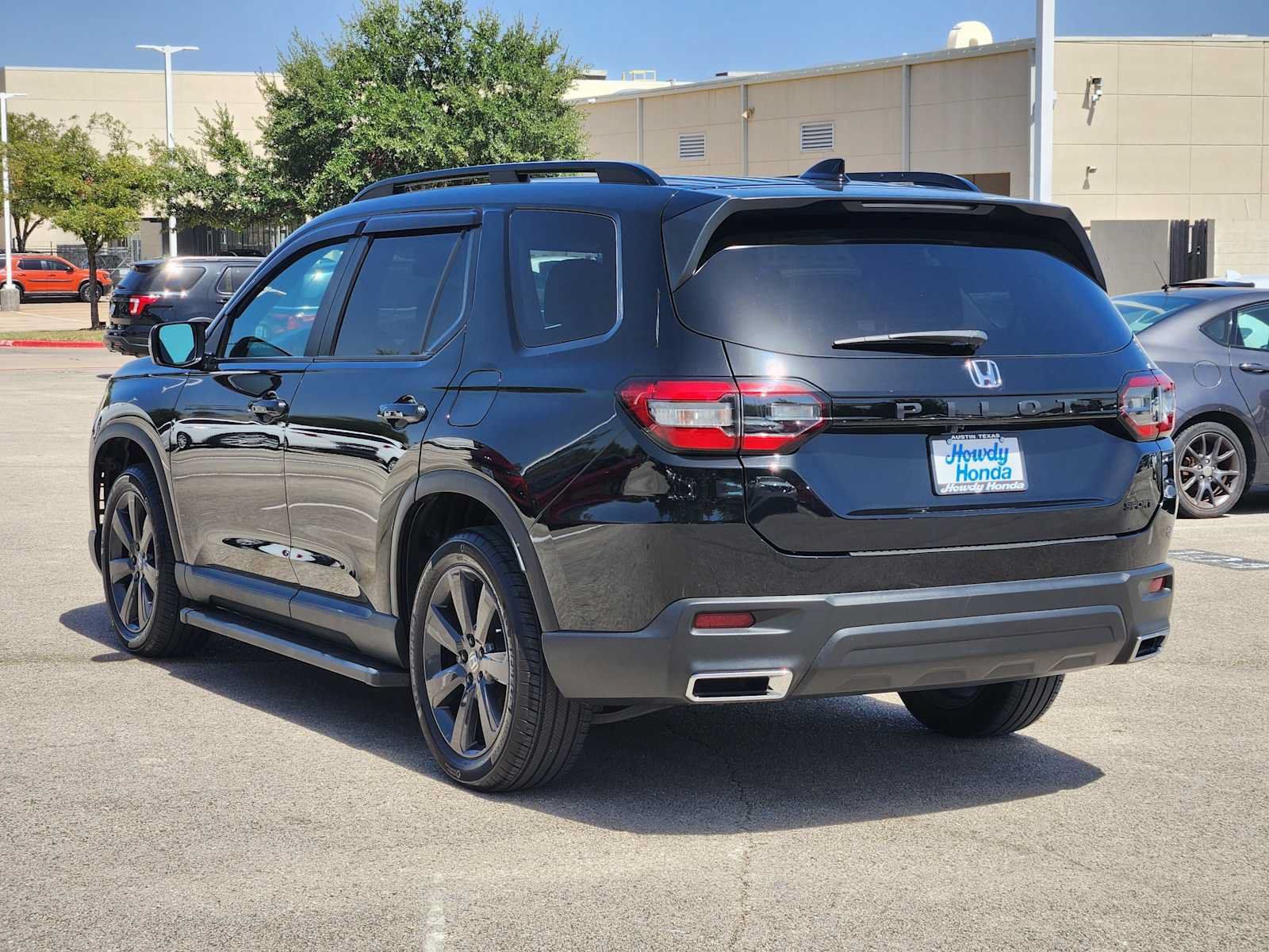 Used 2025 Honda Pilot Sport image 5