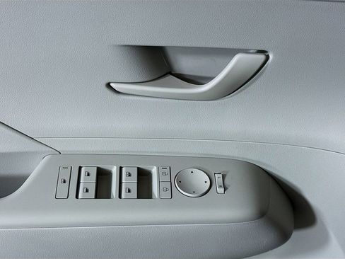 Certified 2025 Hyundai Kona SE image 23